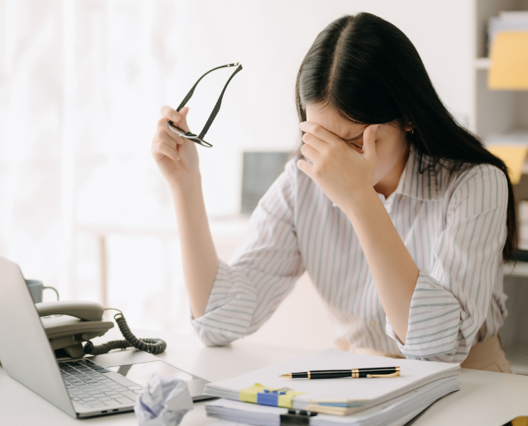 A woman experiencing overthinking and anxiety..